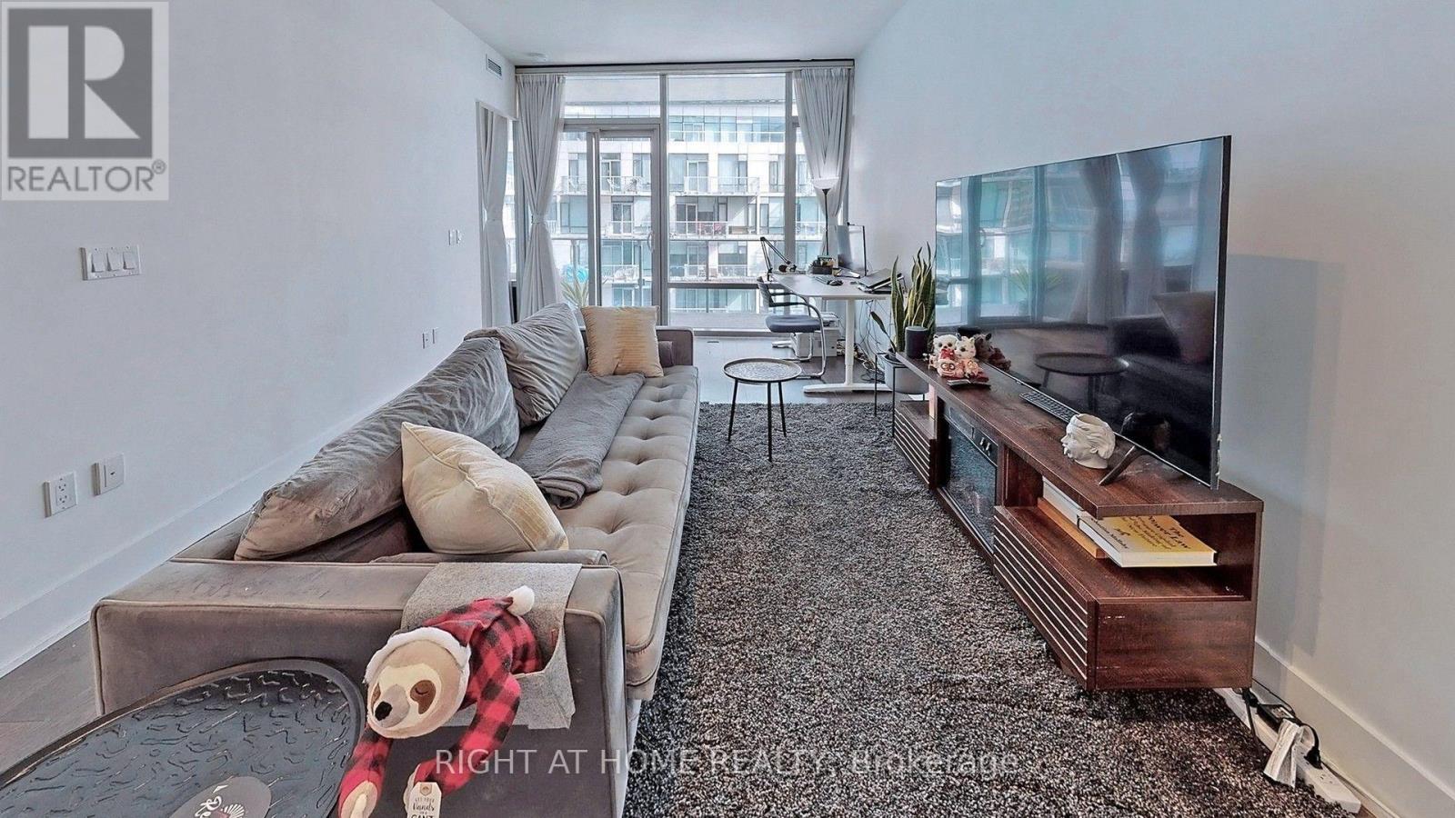 920 - 39 QUEENS QUAY E
