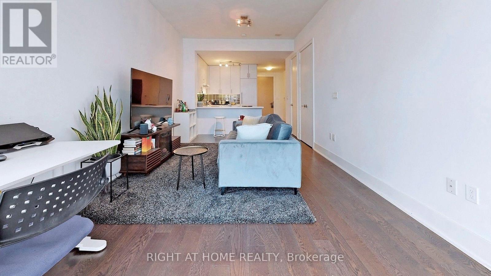920 - 39 QUEENS QUAY E