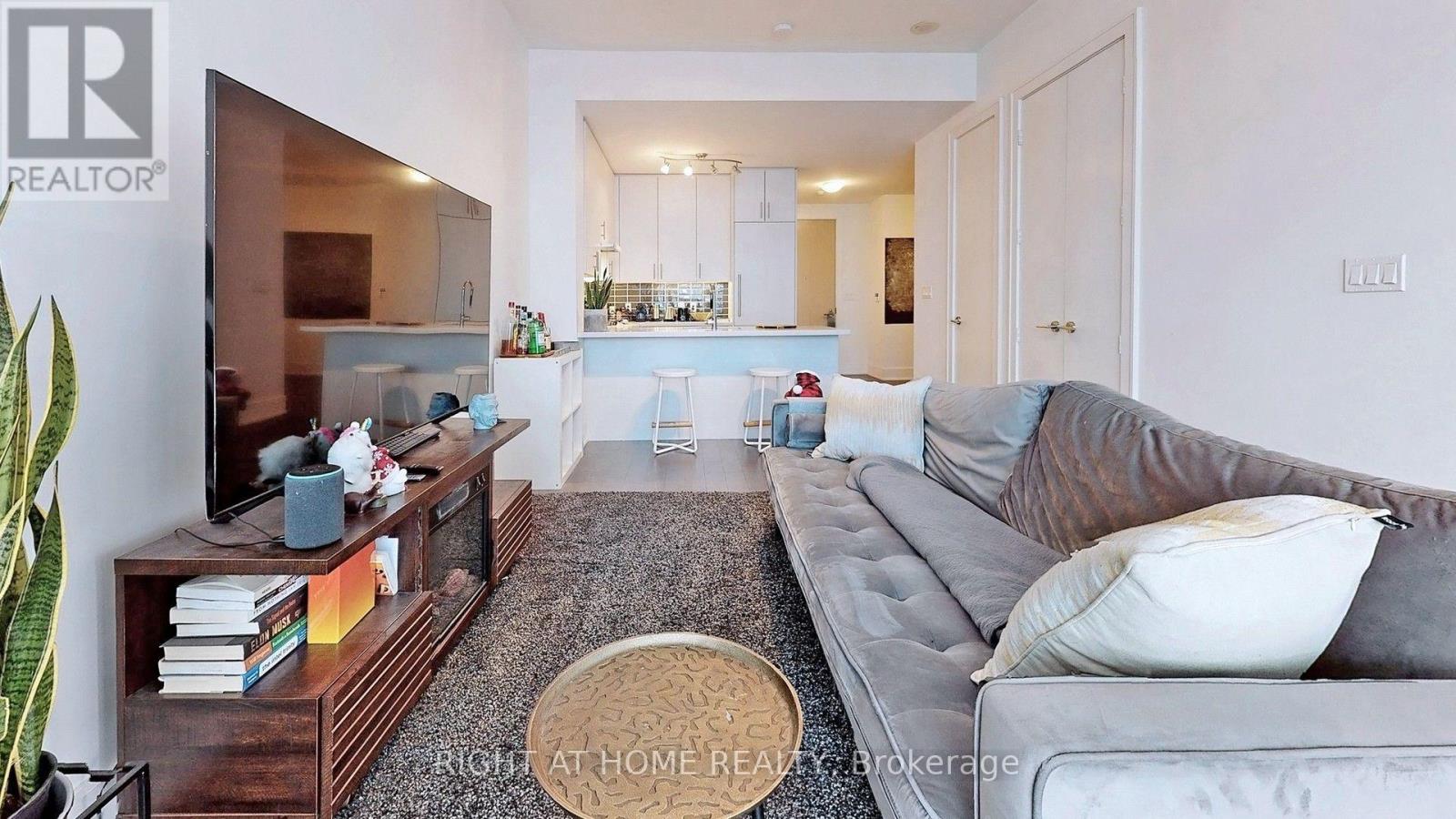 920 - 39 QUEENS QUAY E