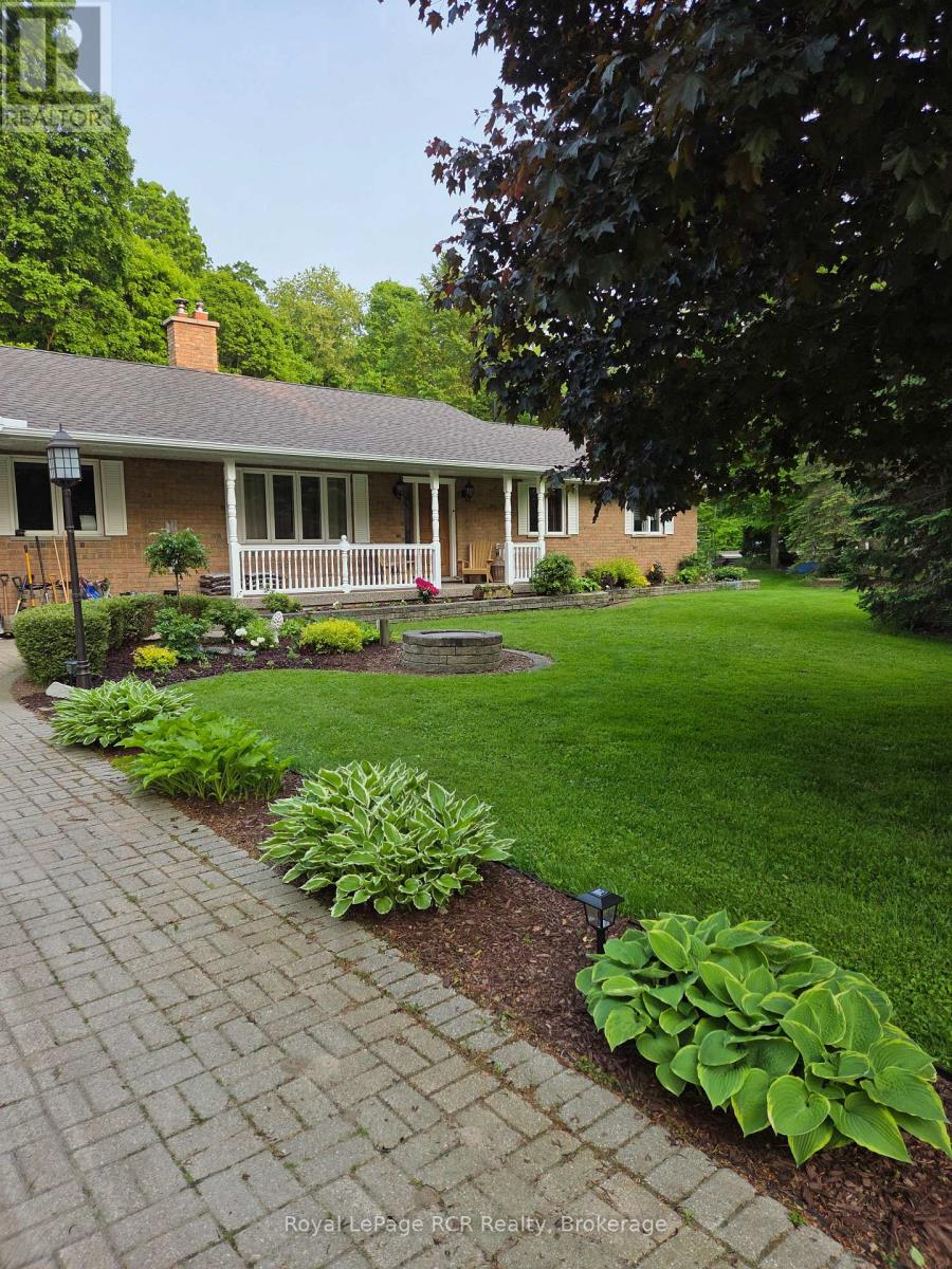 3 WOODLAND COURT