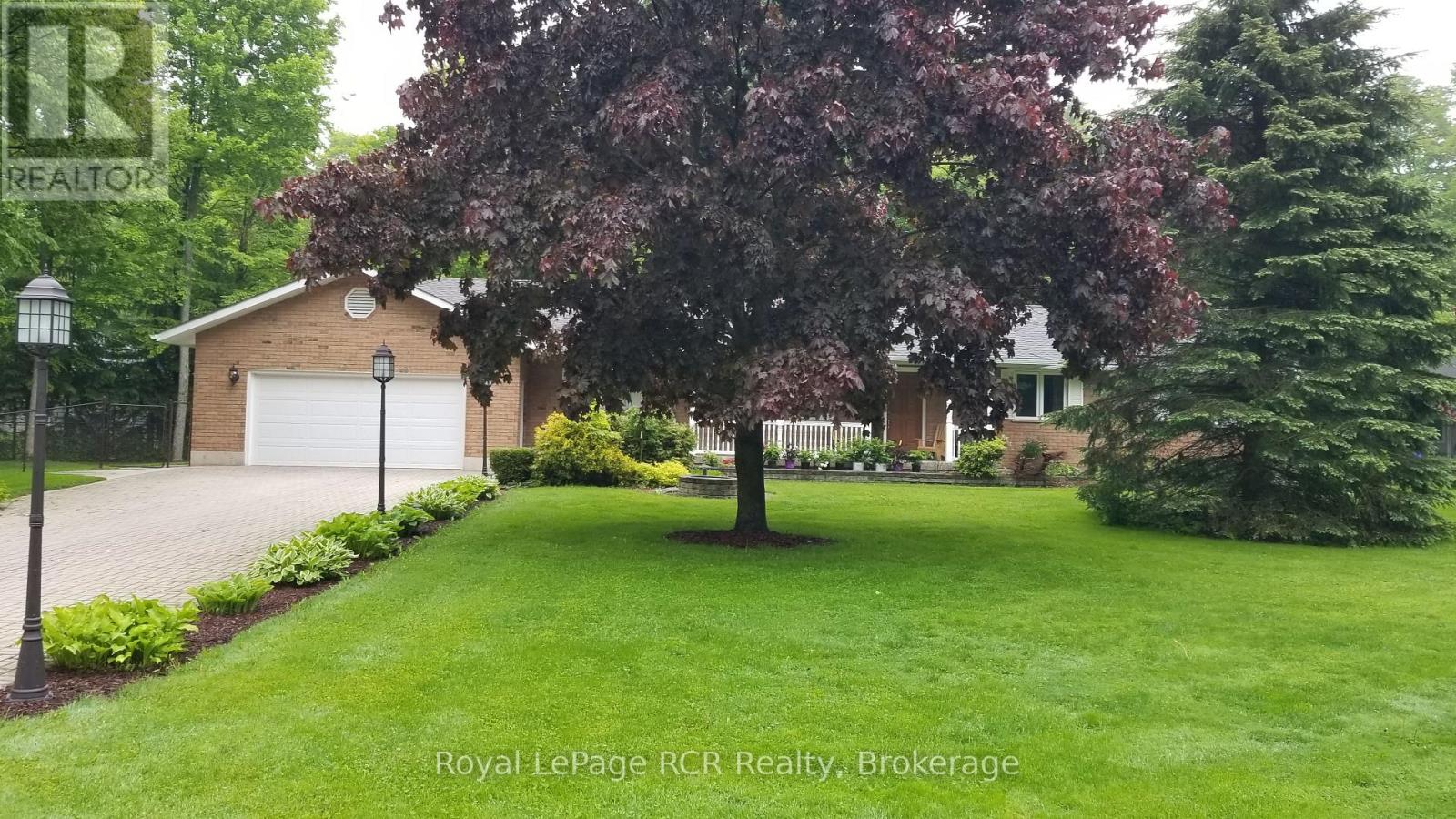 3 WOODLAND COURT