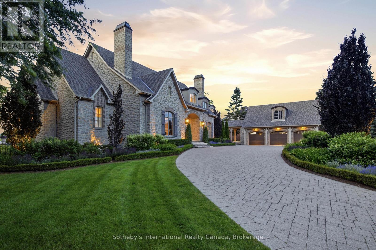 28 DEER RIDGE CRESCENT