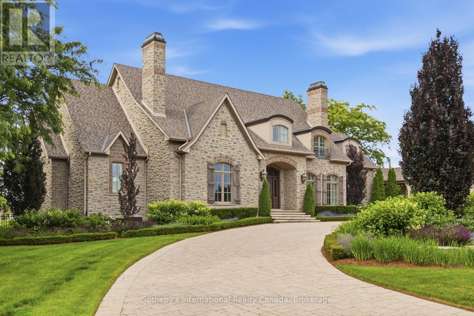 28 DEER RIDGE CRESCENT