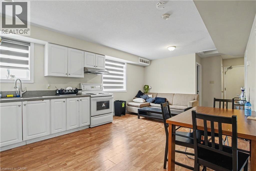 16 COLUMBIA Street W