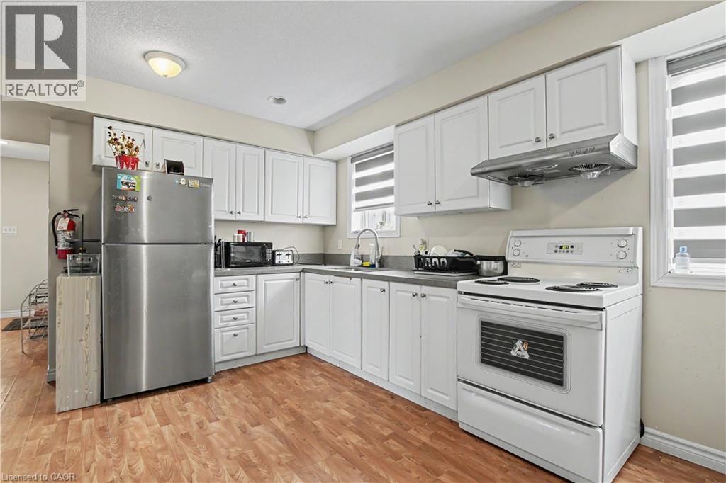 16 COLUMBIA Street W
