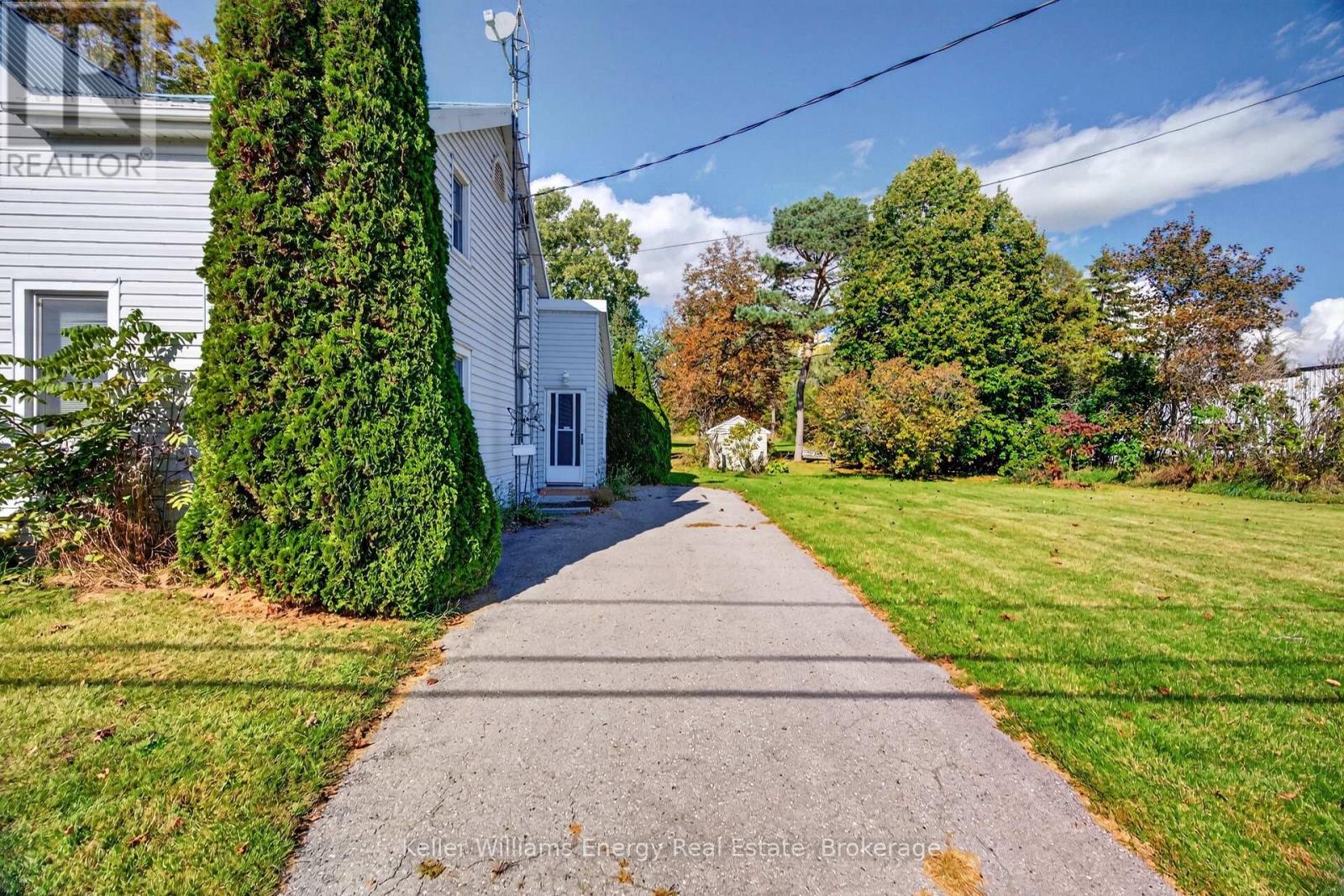 176 WELLINGTON MAIN STREET