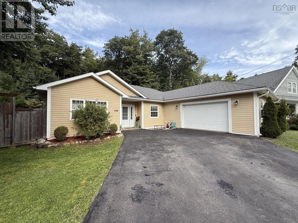240 WINBURN AVENUE, BRIDGEWATER, NS B4V 9A4 - Image 204155704.jpeg?d=l
