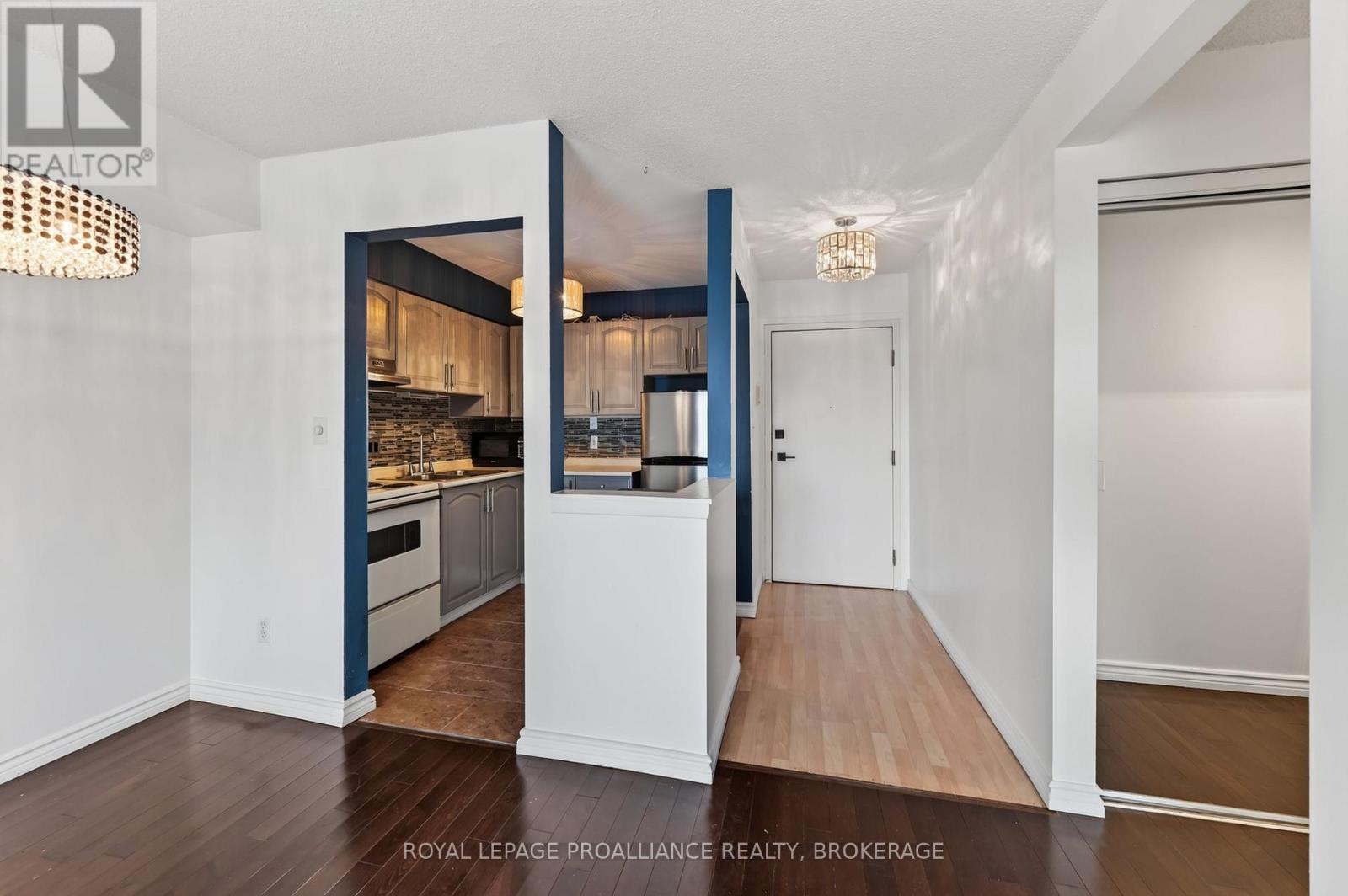 411 - 316 KINGSDALE AVENUE