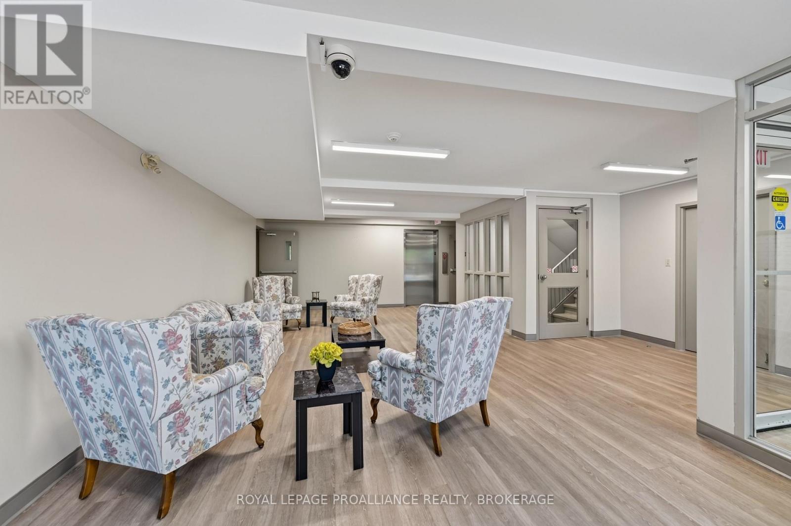 411 - 316 KINGSDALE AVENUE