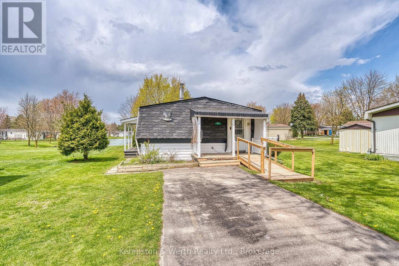 71 FAIRVIEW CRESCENT