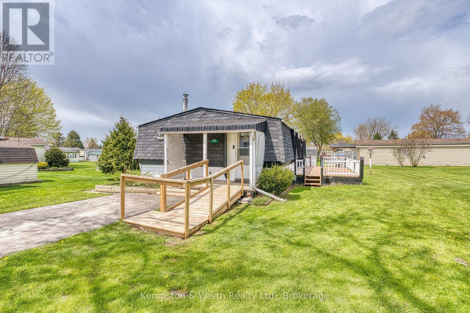 71 FAIRVIEW CRESCENT