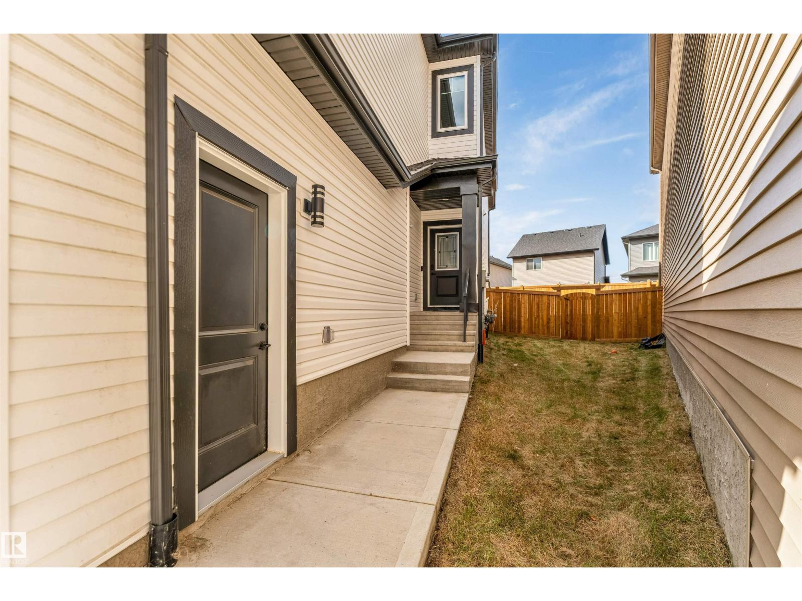 1428 11 AV NW
