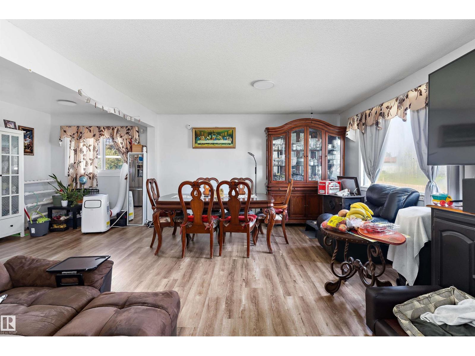 5815 136 AV NW