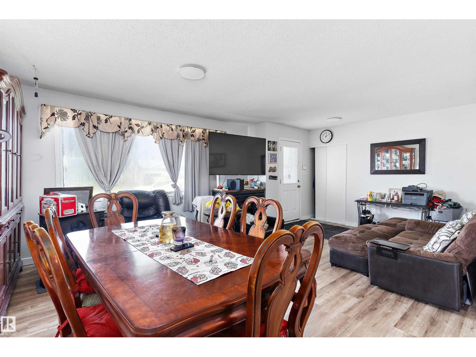 5815 136 AV NW