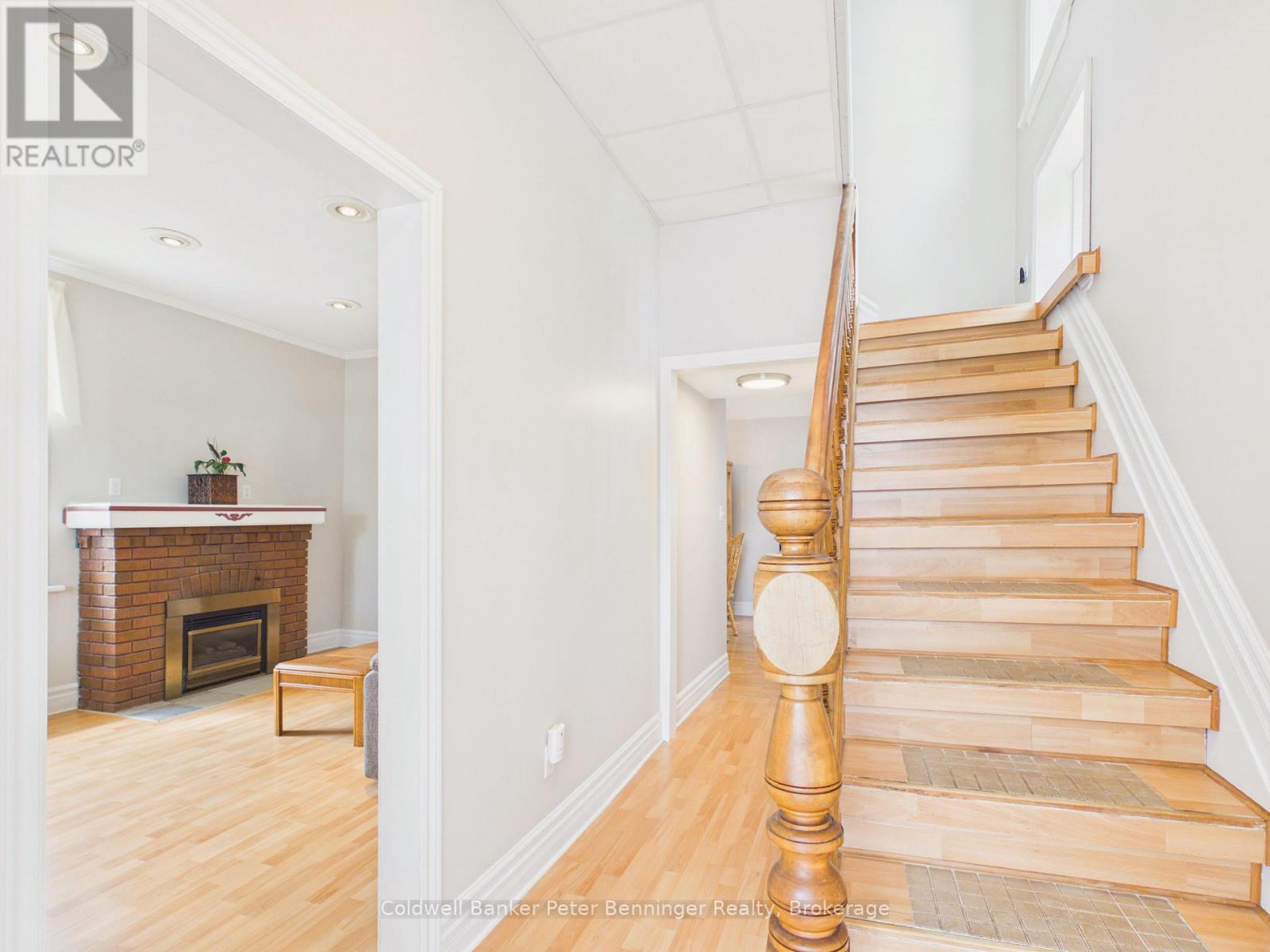 7 YONGE STREET S
