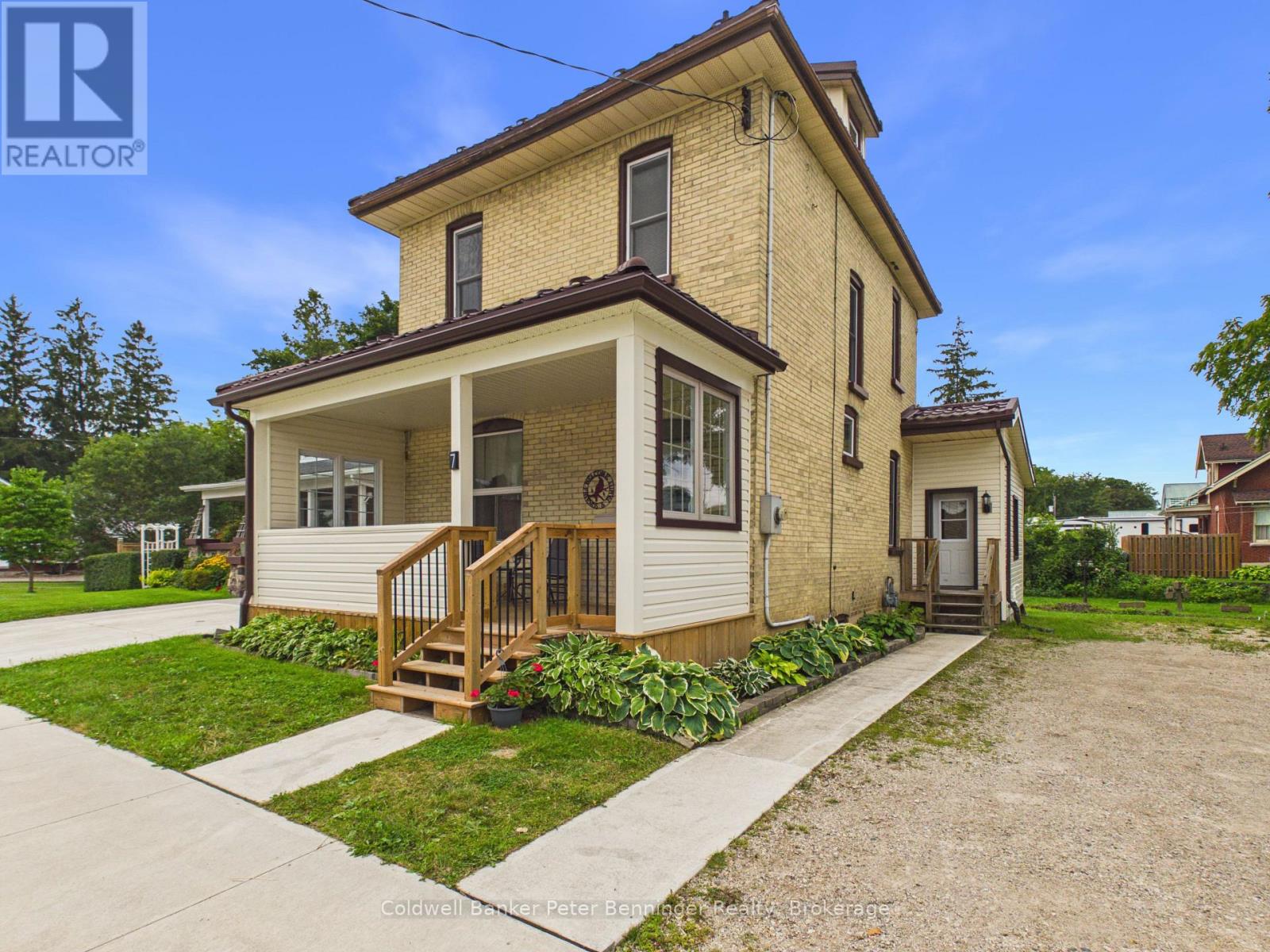 7 YONGE STREET S