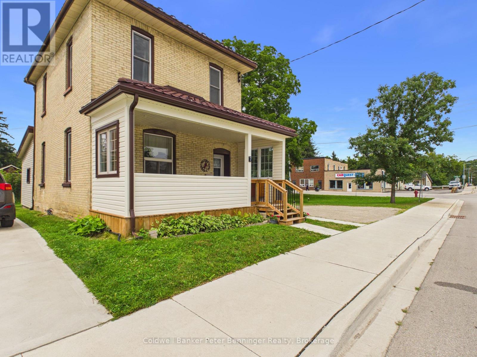 7 YONGE STREET S