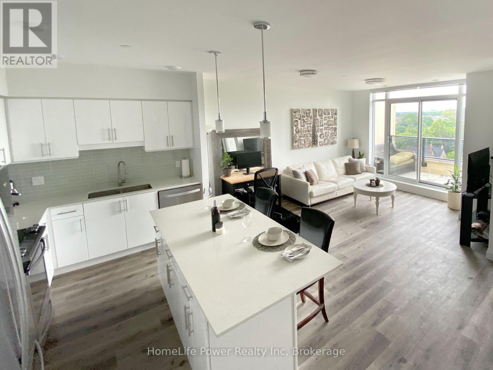 608 - 399 QUEEN STREET S