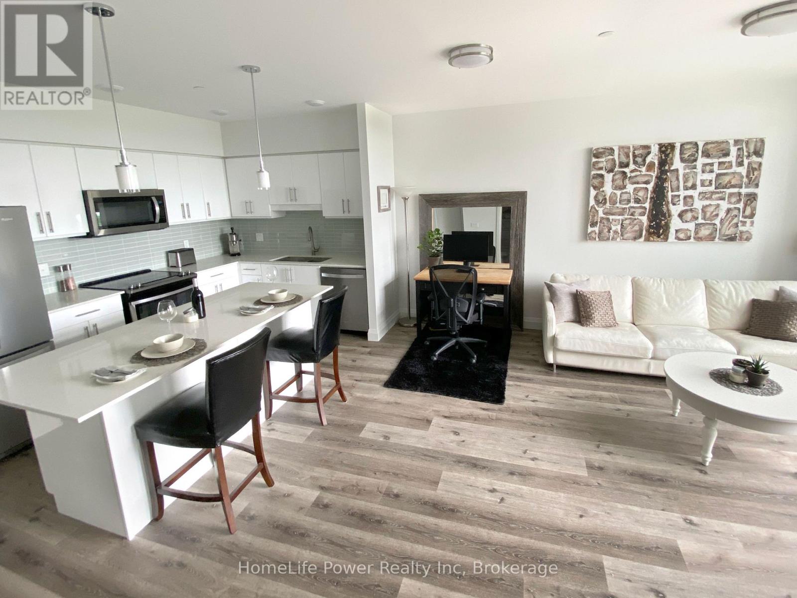 608 - 399 QUEEN STREET S