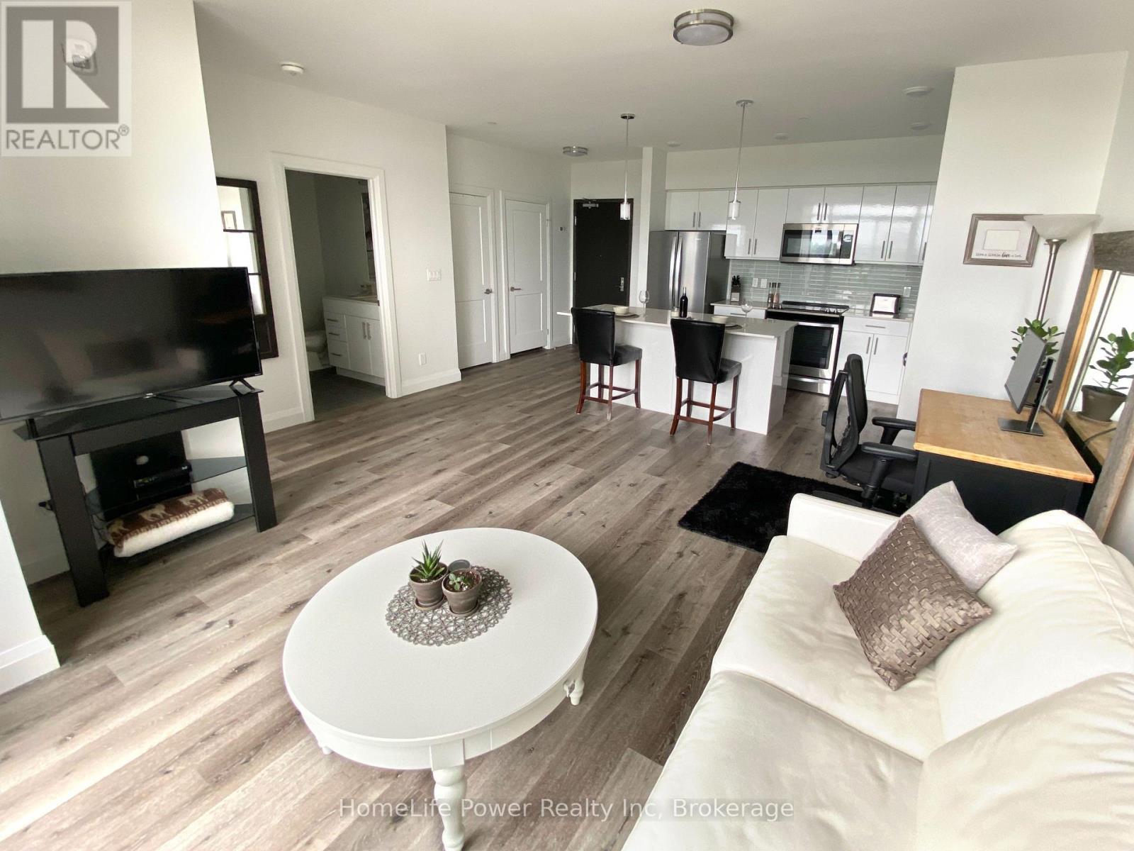 608 - 399 QUEEN STREET S