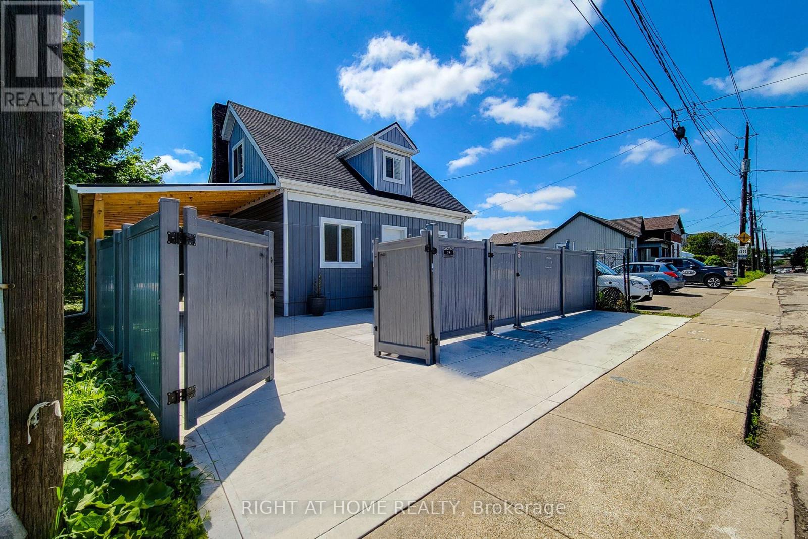 78 HILLYARD STREET E