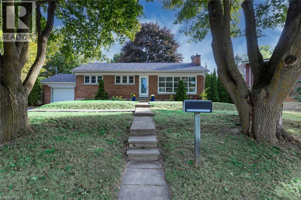 17 ORCHARD Crescent