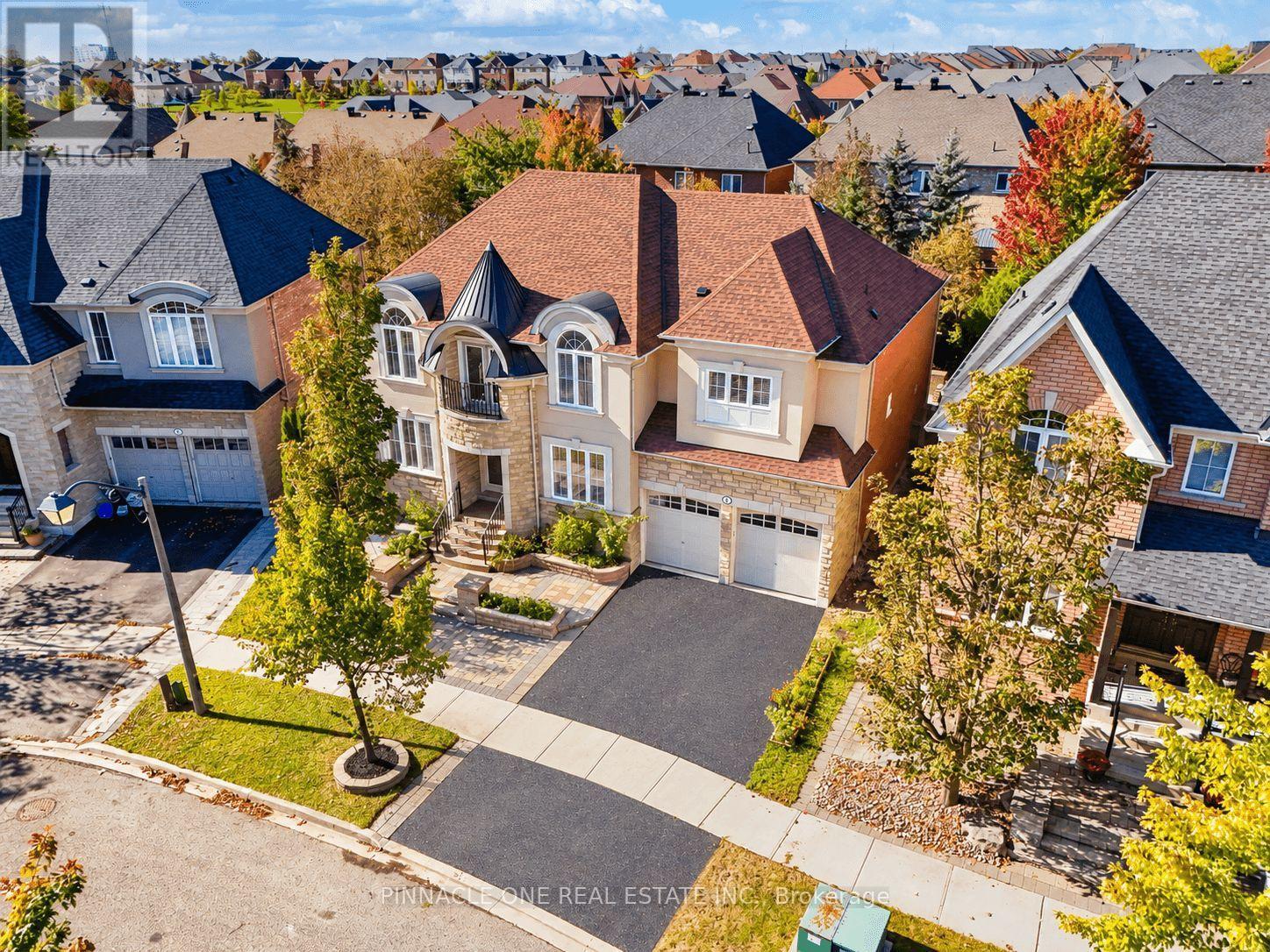 6 DOLBY CRESCENT