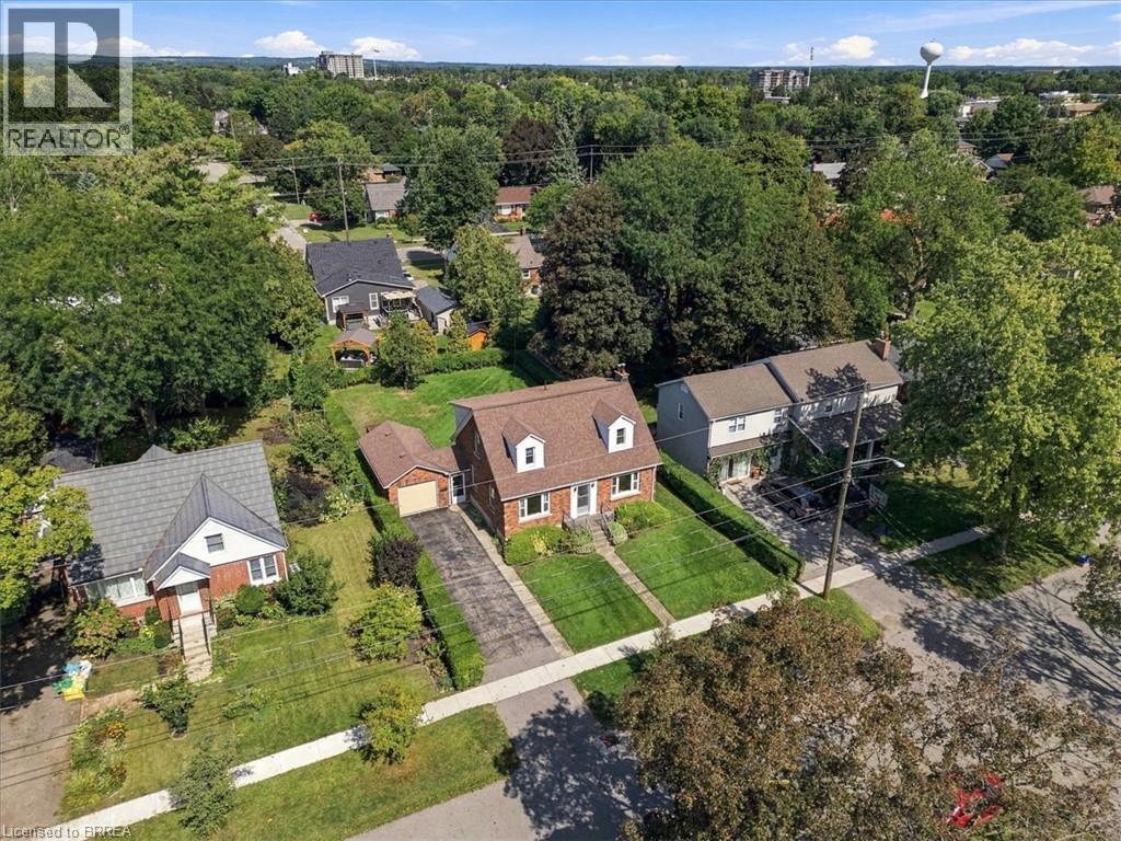 76 HENDERSON Avenue