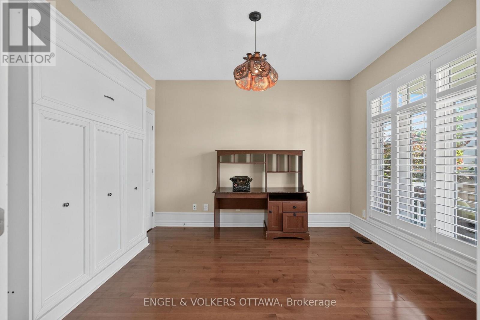 106 EQUINELLE DRIVE