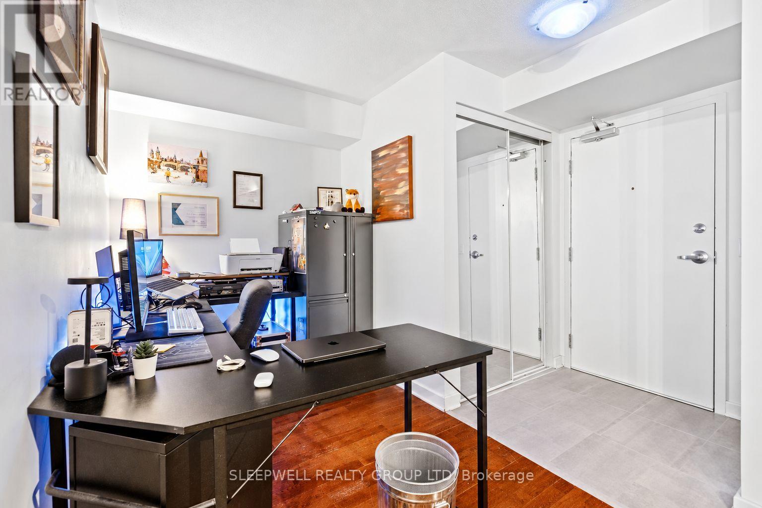304 - 138 SOMERSET STREET W