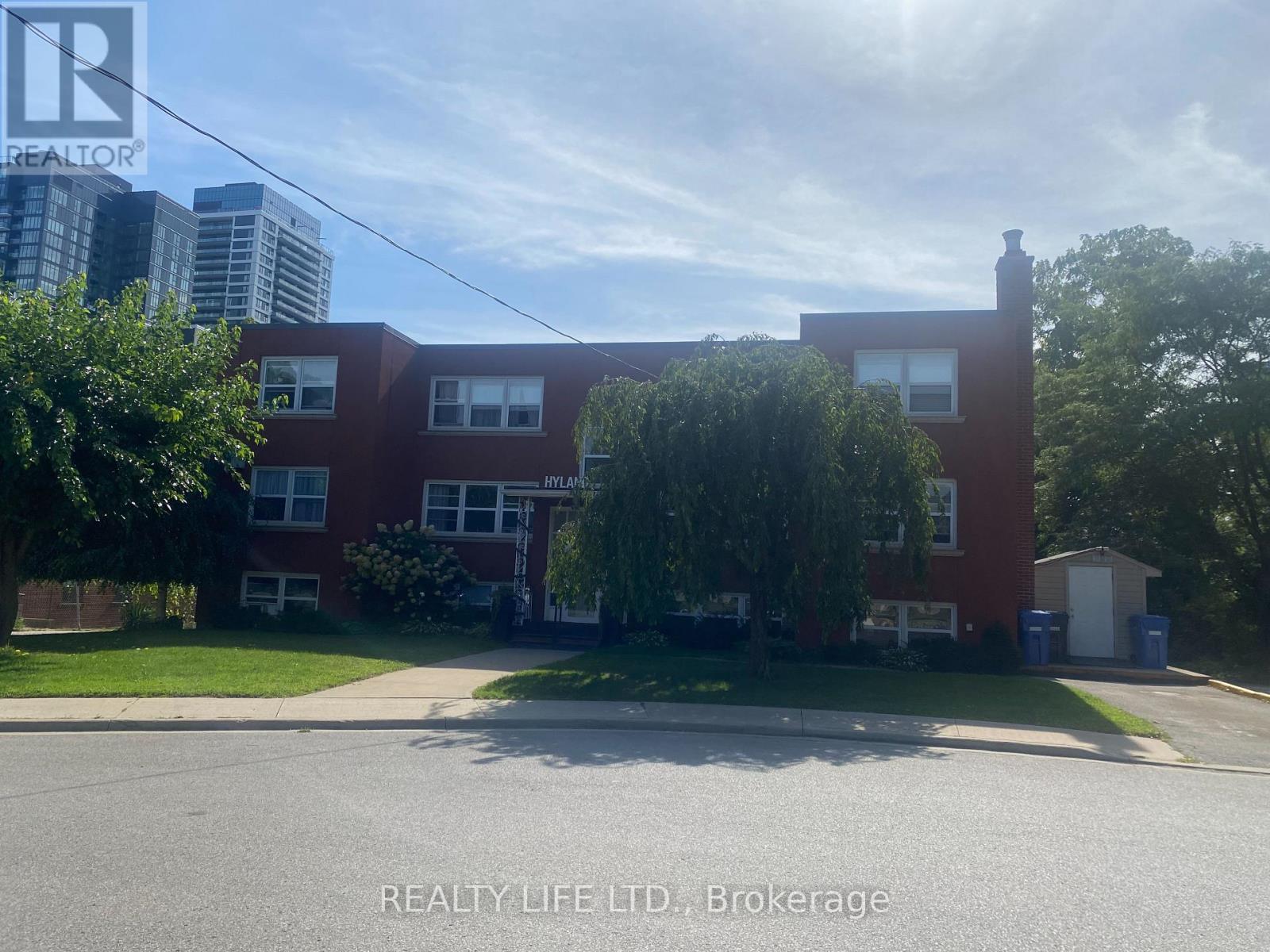 2124 HARRIS CRESCENT