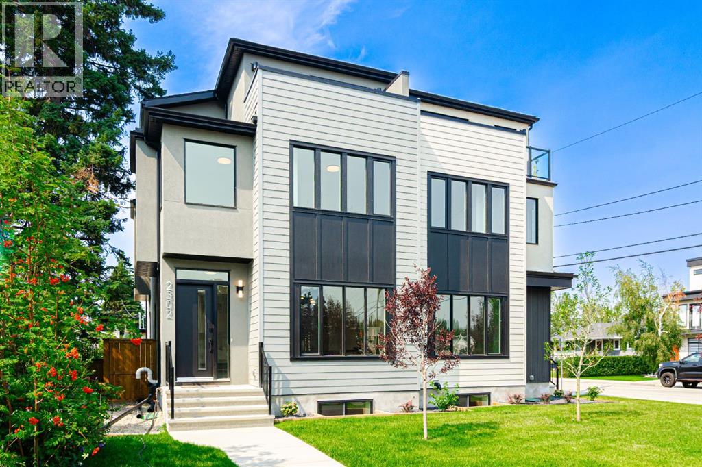 2302 Osborne Crescent SW