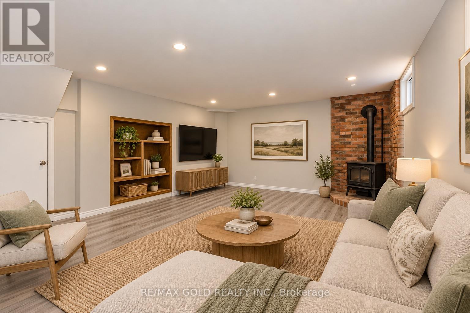 85 WILLIAMSBURG ROAD