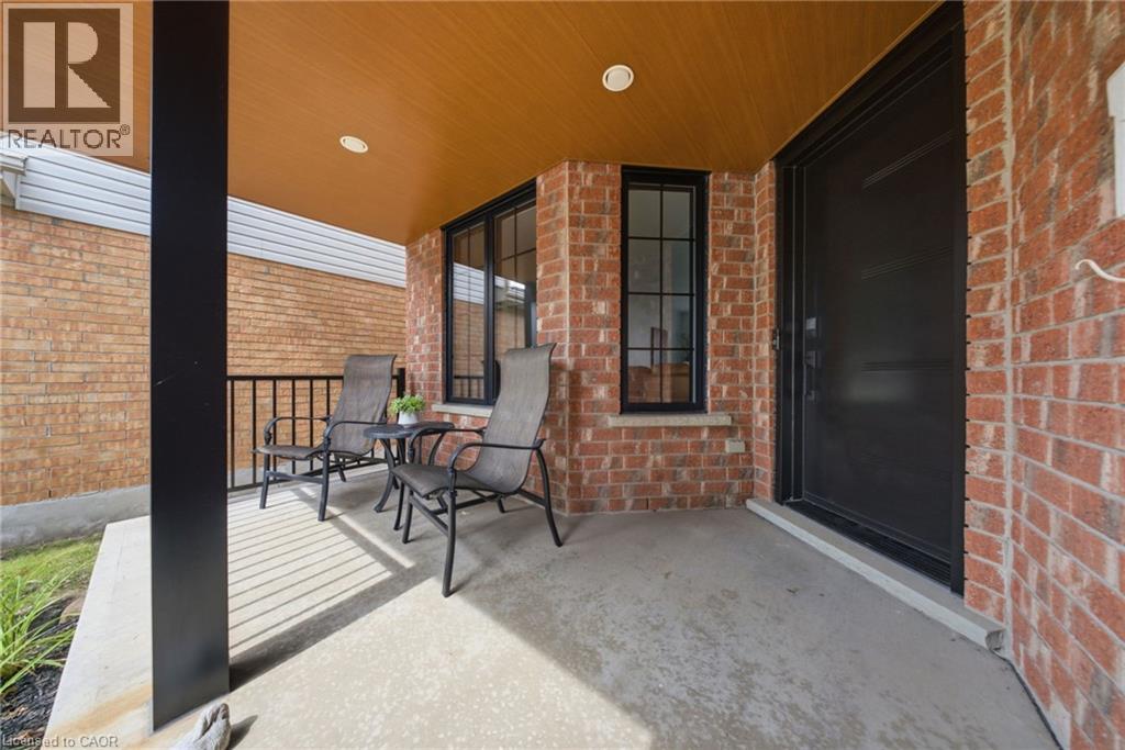 19 BOULDER Crescent