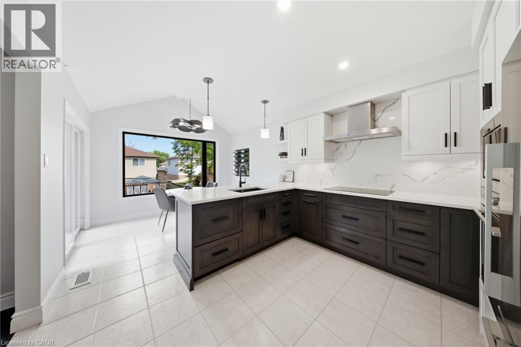 19 BOULDER Crescent