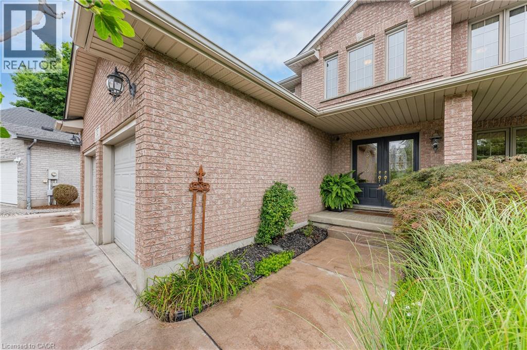 52 ARCHWOOD Crescent