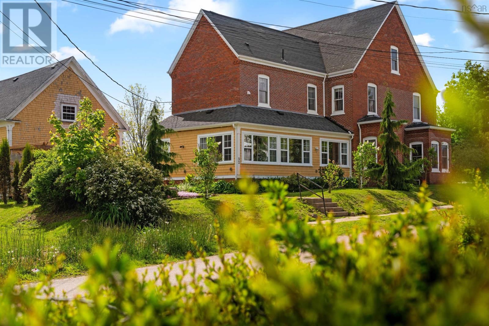 32 Washington Street - Photo 2