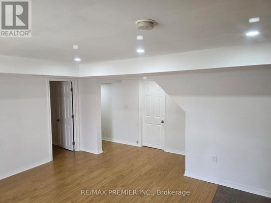 59 Fred Young Dr, Toronto (Downsview-Roding-Cfb), ON 5