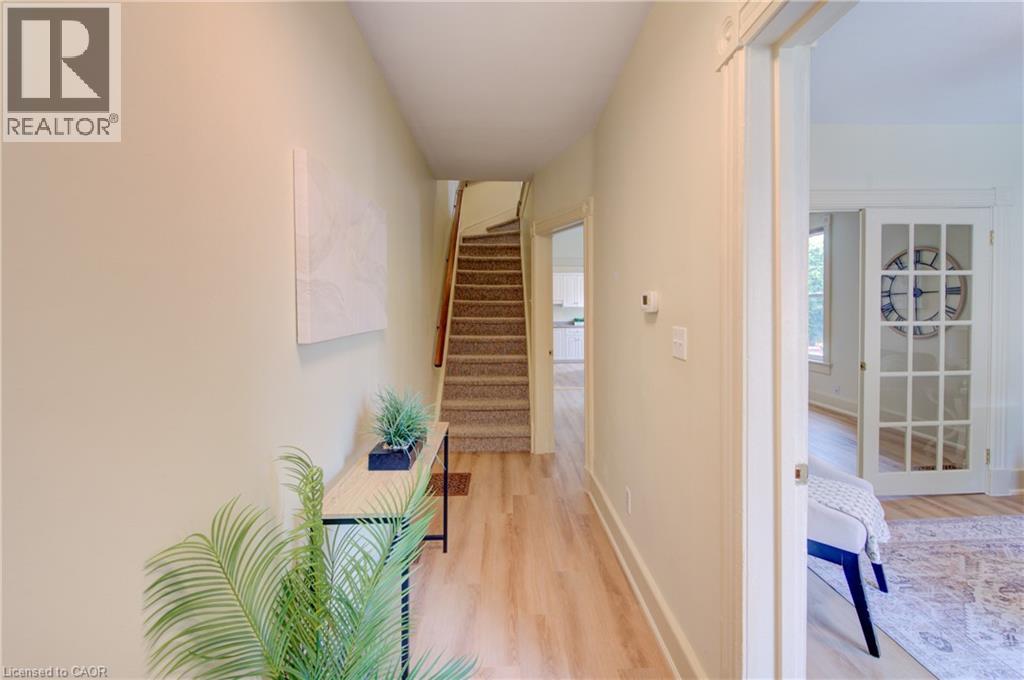 9 SALISBURY Avenue