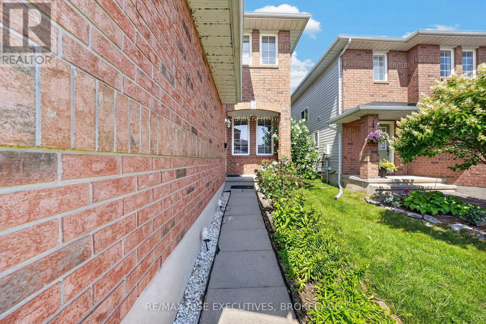 254 ELLESMEER AVENUE
