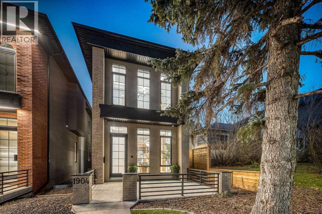 1904 13 Street SW