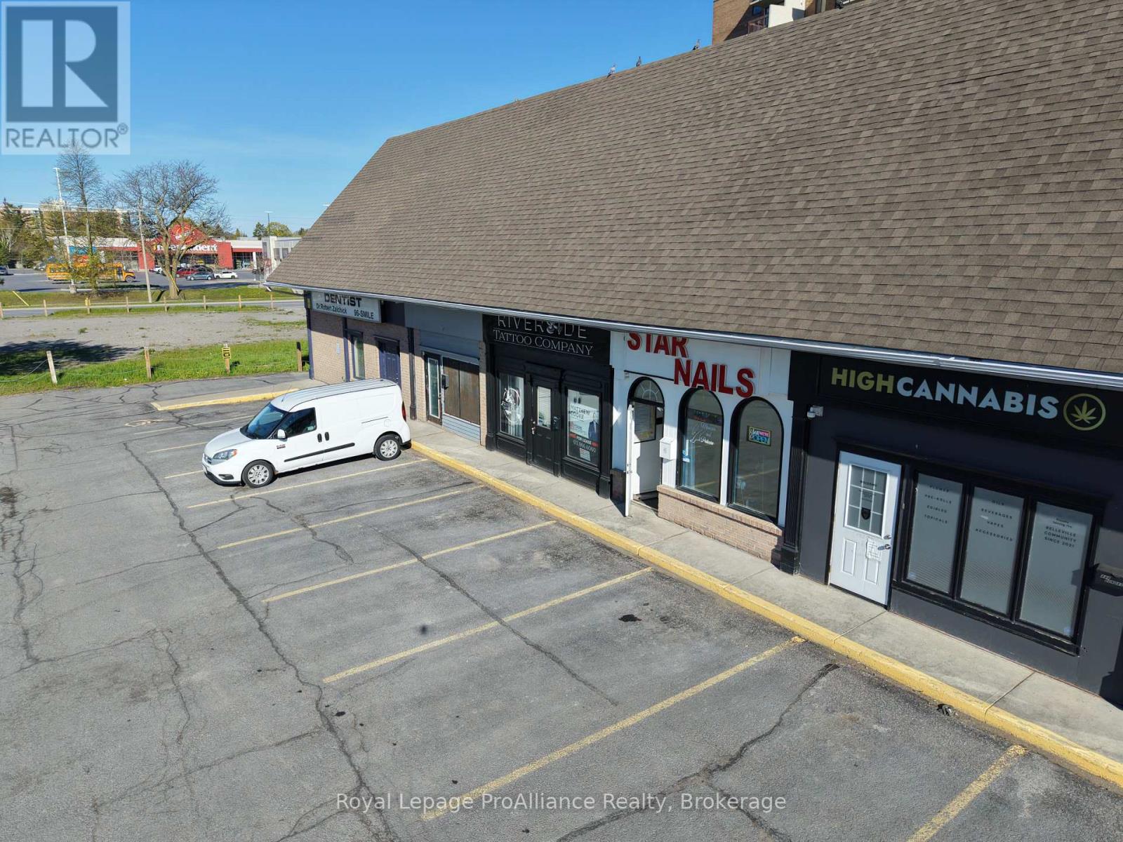 C - 444 DUNDAS STREET E