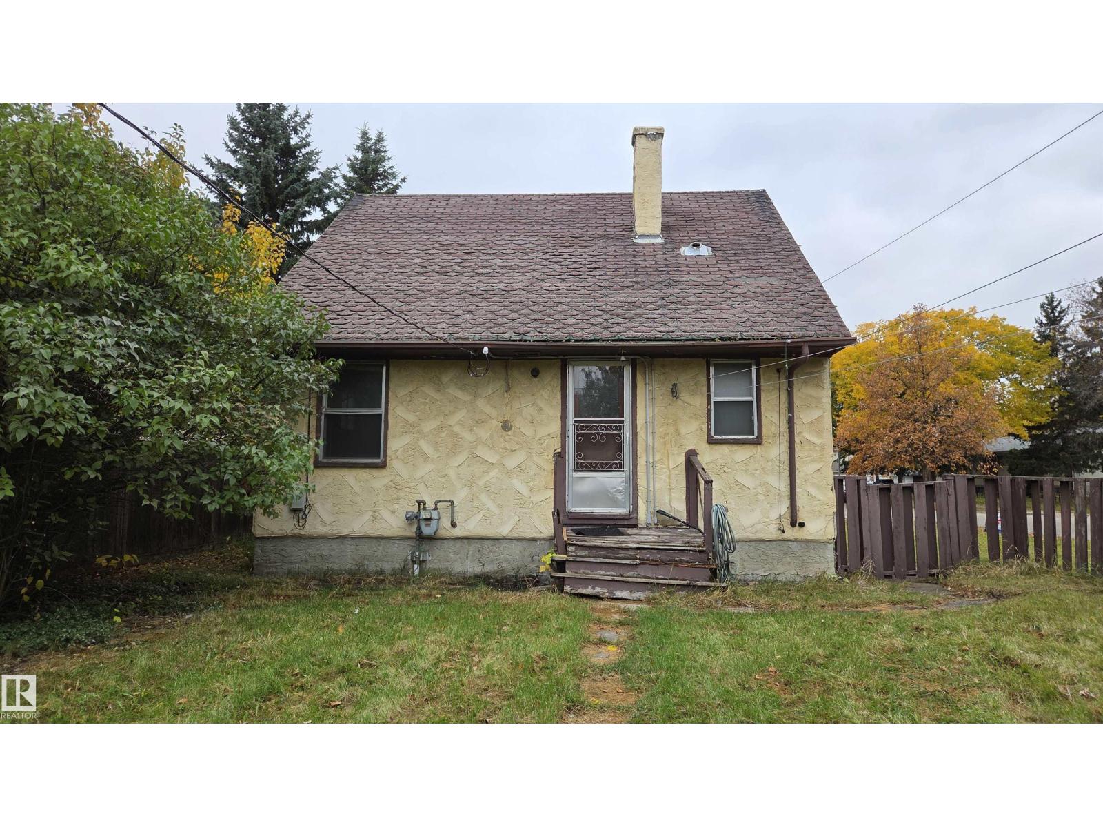 12147 126 ST NW