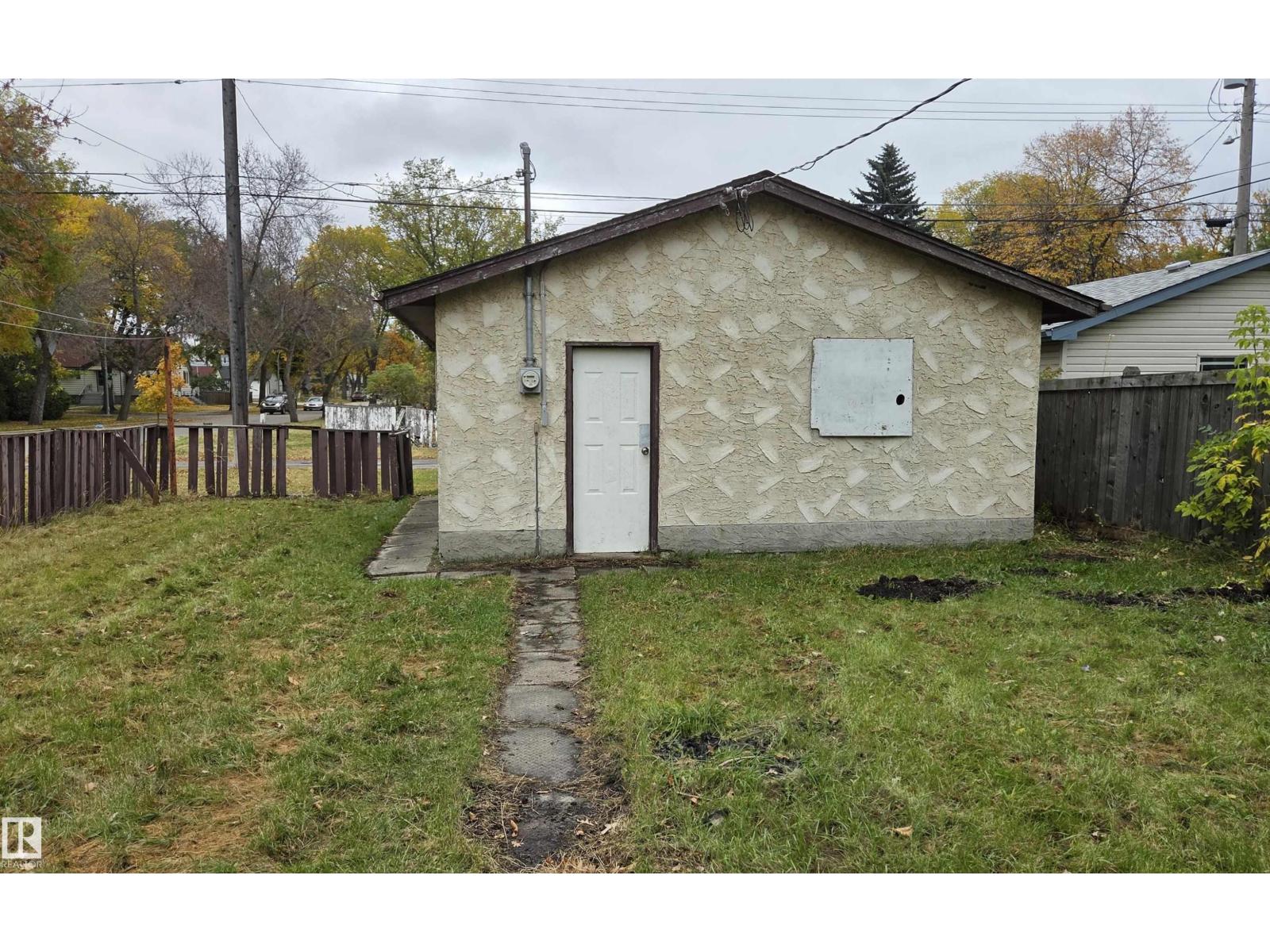 12147 126 ST NW