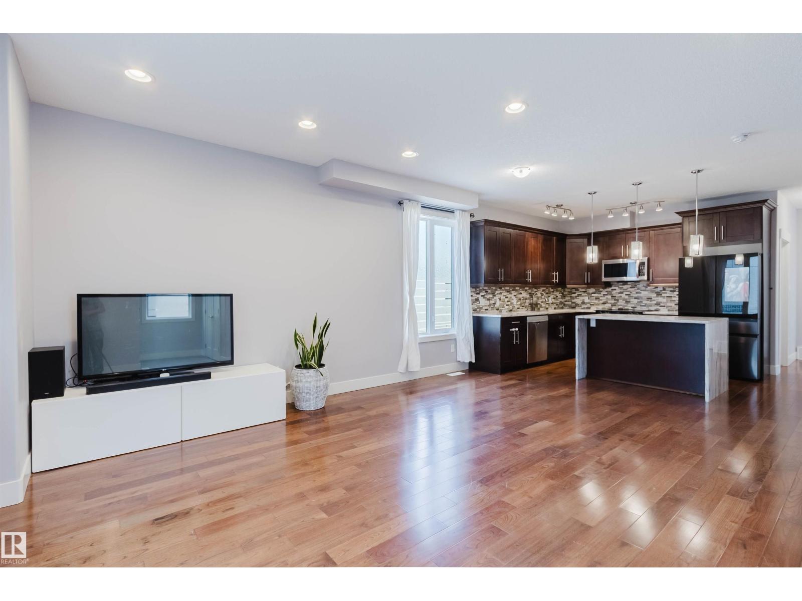 10626 81 AV NW