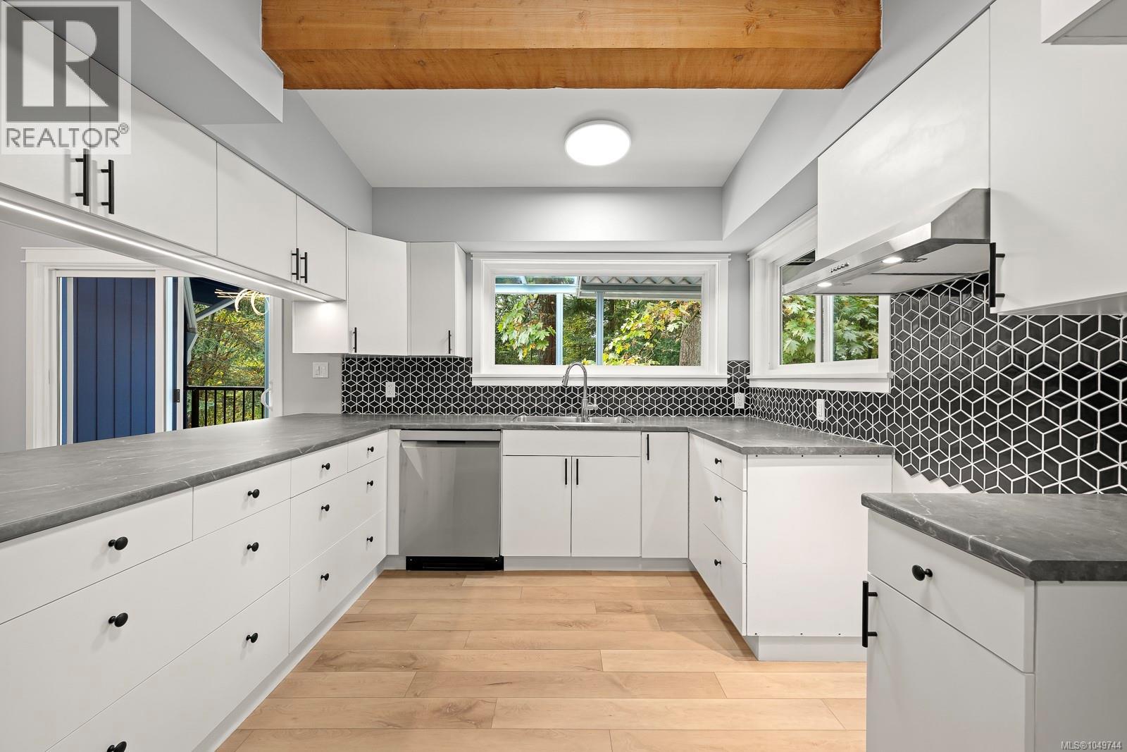 245 Glacier View Dr