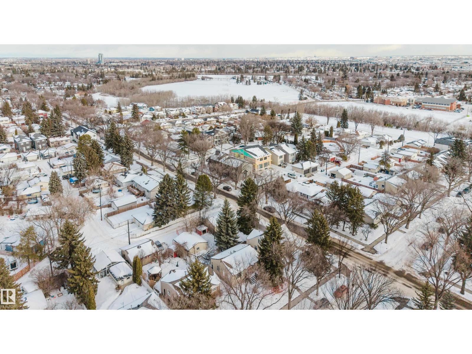 9306 64 AV NW