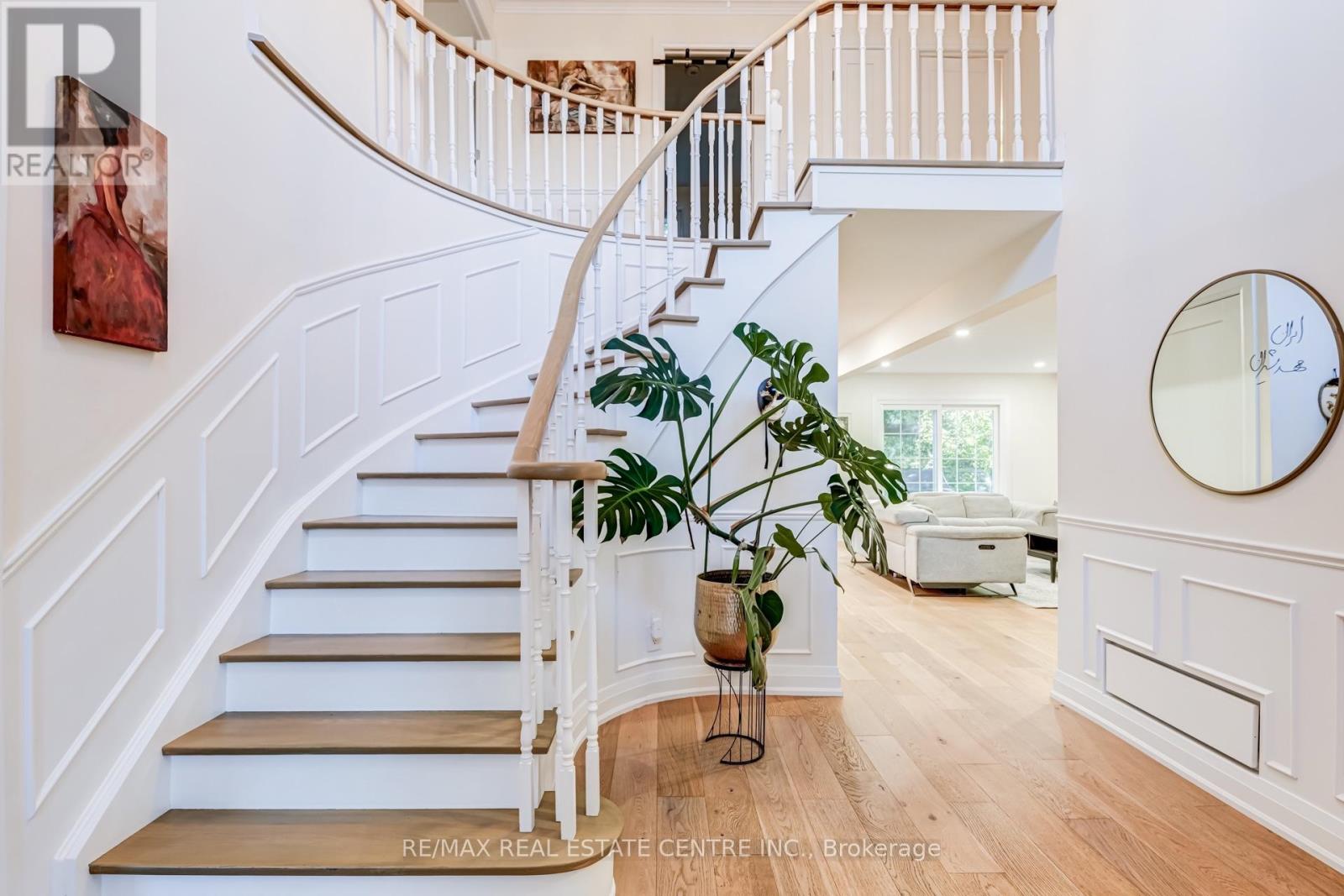 UPPER LEVEL - 167 WHITCHURCH MEWS