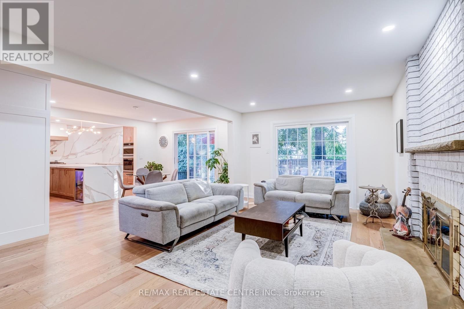 UPPER LEVEL - 167 WHITCHURCH MEWS
