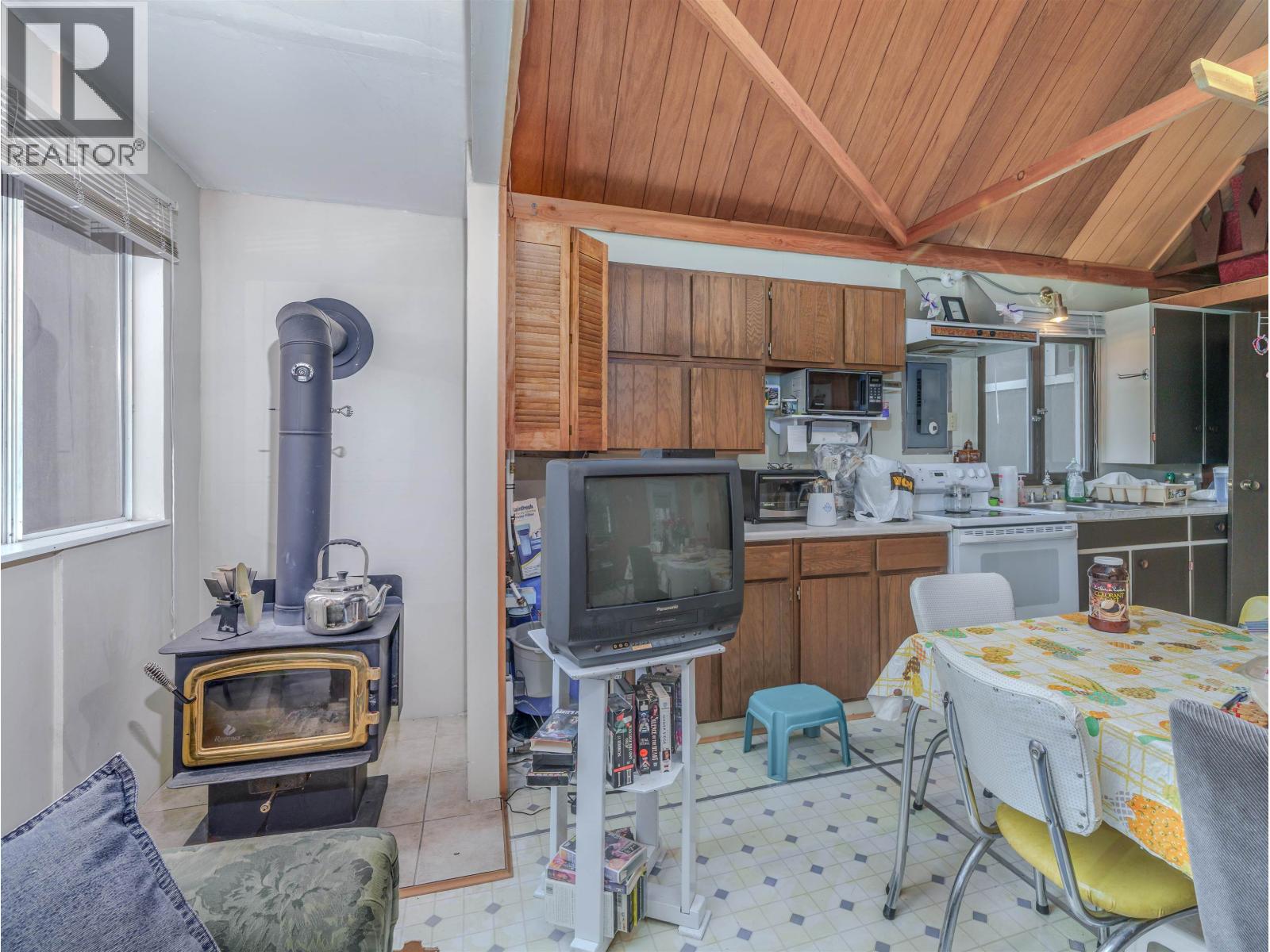 920 S GREEN LAKE ROAD